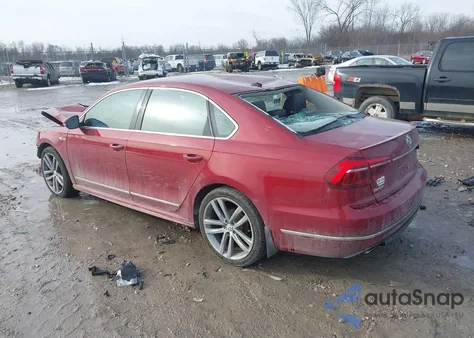 2017 Volkswagen Passat 1.8T R-Line z USA, uszkodzony, nr VIN 1VWDT7A36HC064447